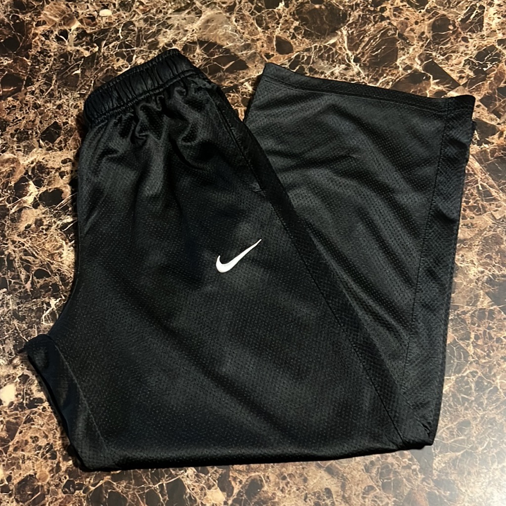 Boys Black Nike Loose Fitting Joggers With Pockets. Size Large